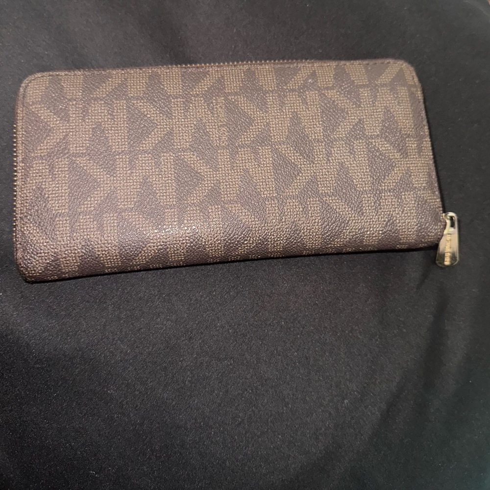 Michael Kors wallet - Picture 4 of 7